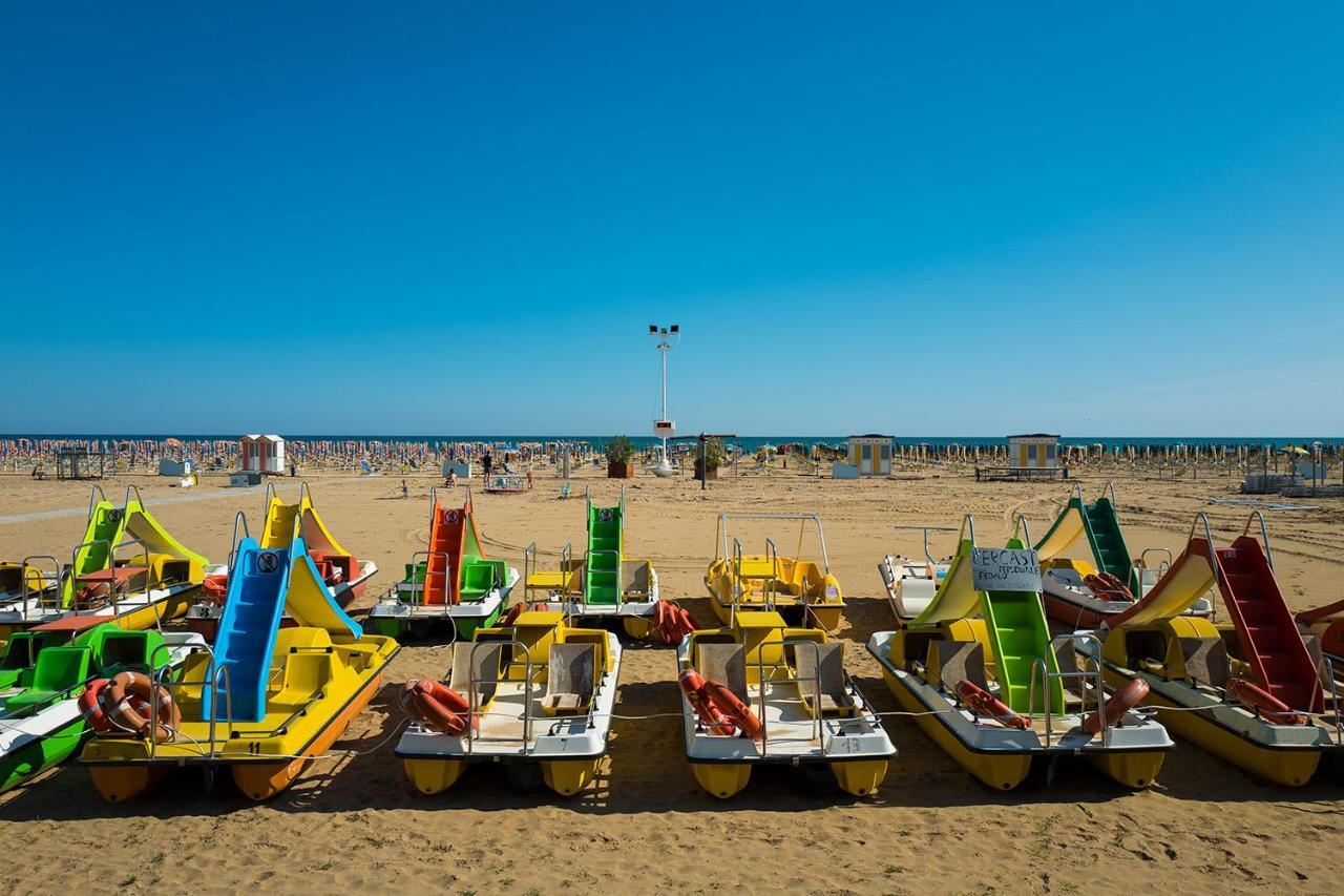 Residence Le Zattere Bibione Eksteriør billede
